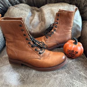 VGUC Frye Veronica combat boots - sz 7.5
